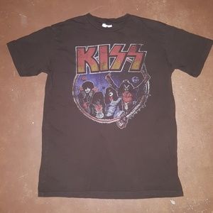 Kiss tee shirt